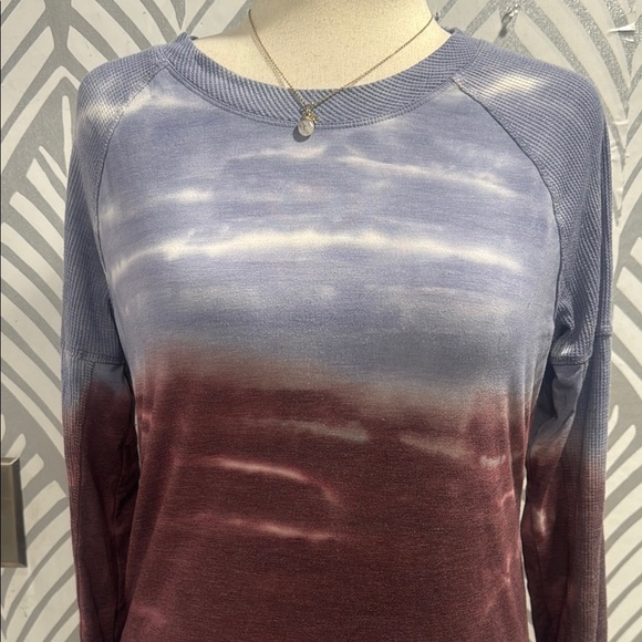 Blue T shirt with Long Sleeves and Artistic Style - Picture 5 of 6